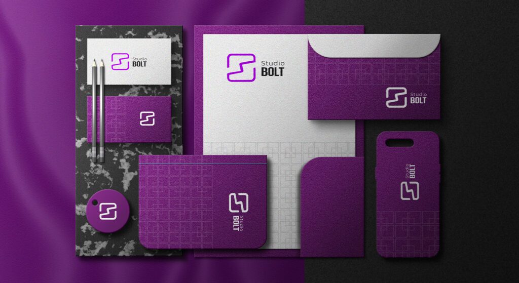 Exemplo de identidade visual profissional da Studio Bolt com papelaria e acessórios personalizados