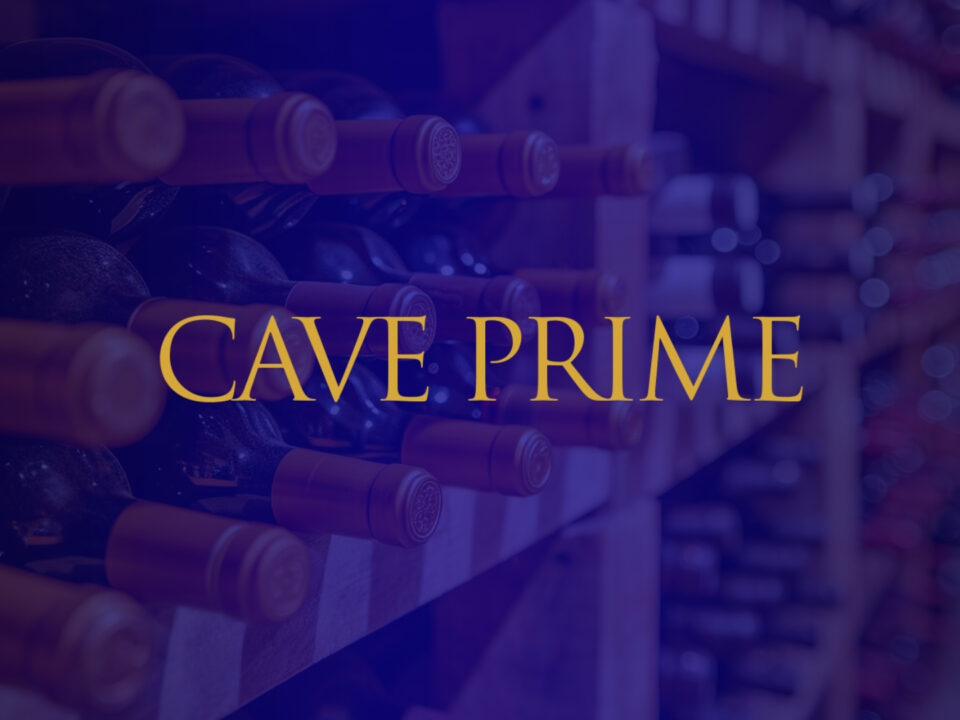 Desenvolvimento de artes promocionais, catálogos e peças para redes sociais para uma importadora de vinhos europeus, com foco em design estratégico.